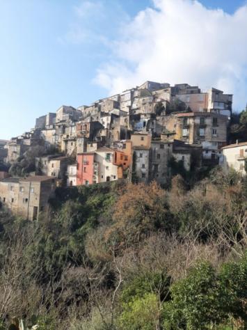 1957/PIETRAVAIRANO Casa indipendente di 150 mq su due livelli nel centro storico di Pietravairano. - Foto 3