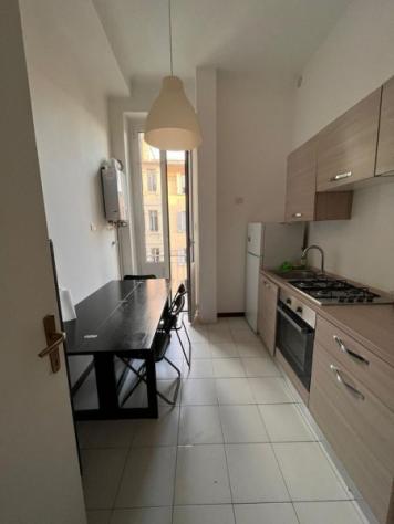 Milano affittasi stanza privata arredata 4 vani 16 Mq. - Foto 2