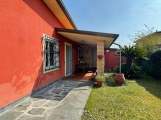 Villetta bifamiliare in affitto a Ronchi - Massa 110 mq  Rif: 1404962