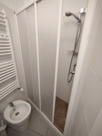 Stanza con bagno per studentesse universitarie in centro città (utenze incluse) - Foto 3