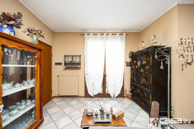 In centro paese, in contesto tranquillo e poco distante da tutti i primari servizi, proponiamo in vendita esclusiva luminoso e caratteristico appartam - Foto 7