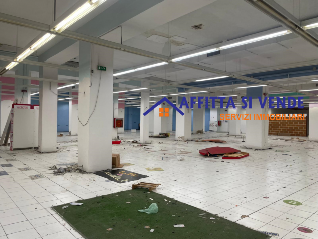 Oltre 3 vetrine in affitto a Siracusa - Foto 12