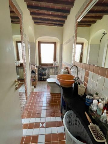 RUSTICO di 10 vani e di 250 mq (PIETRASANTA - Crociale) rif. 037 - Foto 16