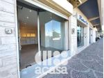 VENDESI NEGOZIO CON ANNESSO DEPOSITO