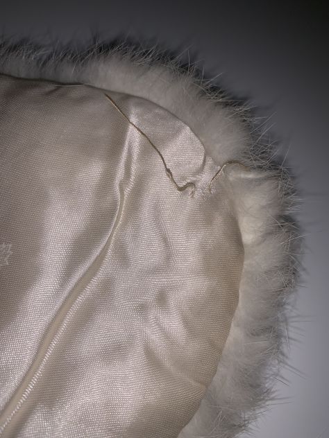 UN COPRISPALLE TUTTO IN VERA PELLICCIA DI CONIGLIO BIANCO FODERATO ALL'INTERNO C - Foto 8