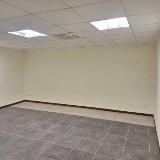 Immobile di 256 m² con più di 5 locali in affitto a Sassuolo - Foto 11