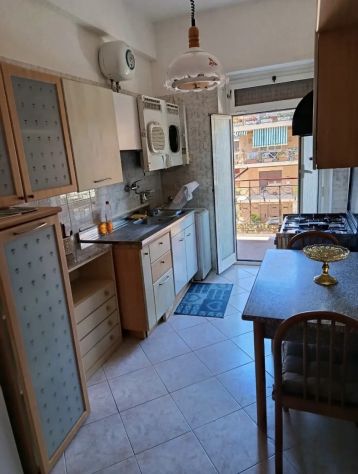 OSTIA LIDO TRILOCALE ARREDATO CON BALCONE