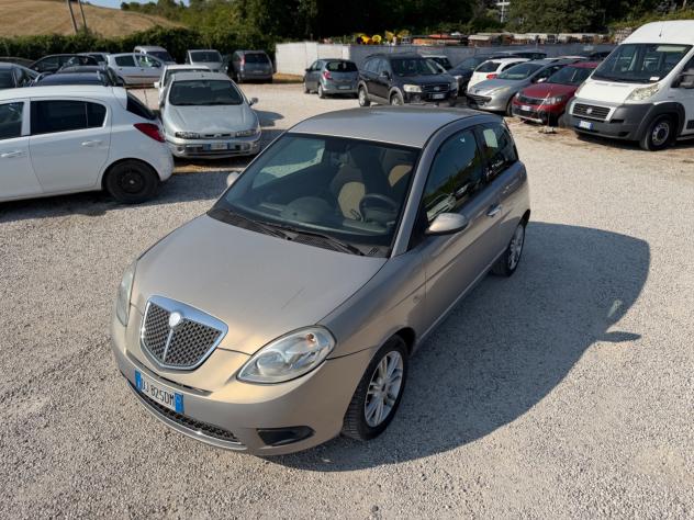 Lancia Ypsilon 1.3 MJT 90 CV Oro Giallo - Foto 10