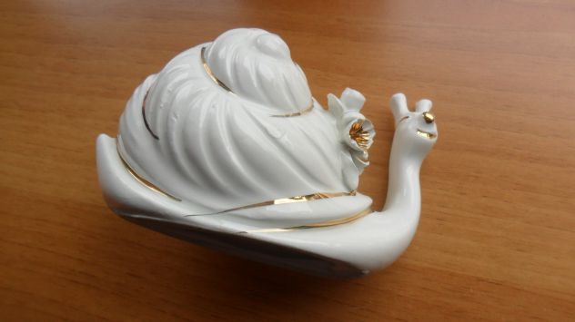PORCELLANA CAPODIMONTE A FORMA DI LUMACA -