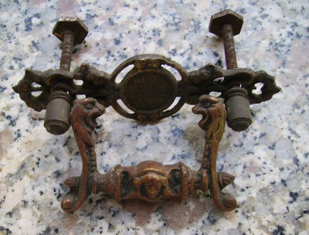 ANTICA MAGNILIA IN OTTONE E VITI IN FERRO -