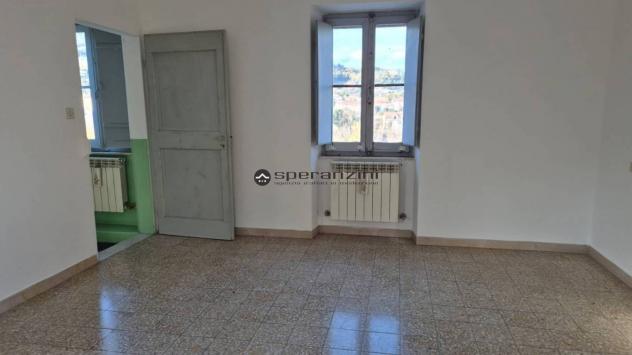 Vendesi casa indipendente a fossombrone ? zona comoda e ben collegata
in posizione facilmente accessibile, a pochi minuti dalla strada provinciale, pr - Foto 19