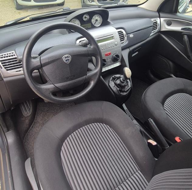 Lancia Ypsilon 1.2 versione oro - Foto 6