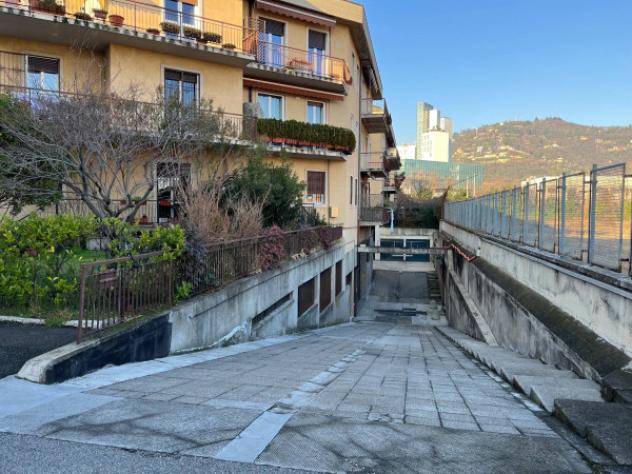 Immobile di 3300 m² in affitto a Brescia