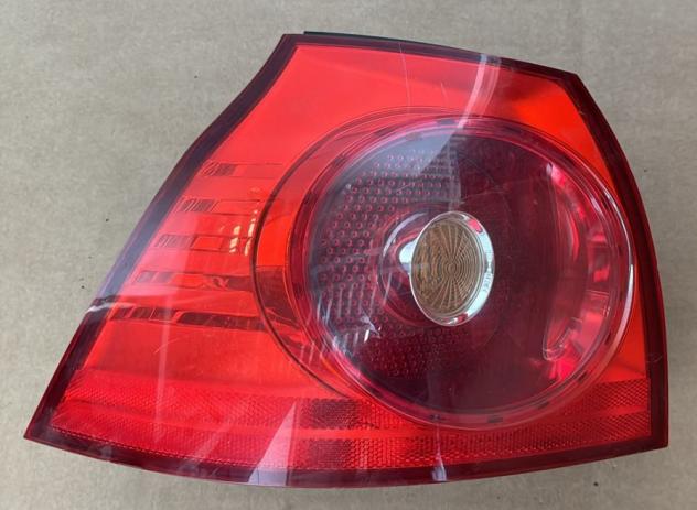 FANALE POST. SX (parte est.) 999-U1293788 Parti elettriche  Fanaleria  Fanali  Fanale est. post. s VOLKSWAGEN - GOLF 5 - 2003  2008