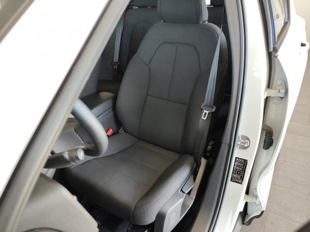 Volvo XC40 T2 Momentum Core Auto Fari LED Front&Lane Assist - Foto 4