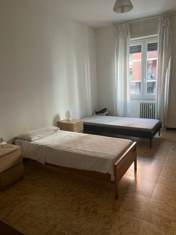 Lorenteggio stanza singola libera subito 400euro tutto incluso - Foto 5