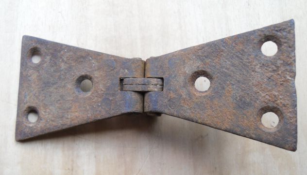 VECCHIA CERNIERA IN FERRO PER LEGNO O MOBILI VARI - - Foto 2
