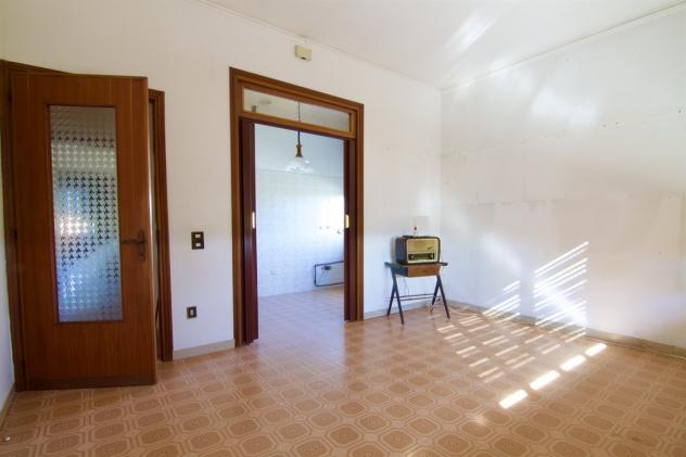 Bonavicina – Ampia bifamiliare con 2 appartamenti, 800 mq di giardino e volumetria edificabile. - Foto 11