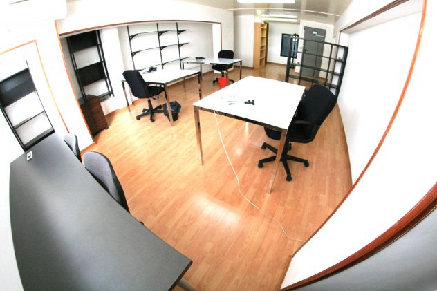 Locale attrezzato in centro vigilato con parcheggi