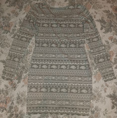 Vestito da donna grigio con fantasia cashmere, a maniche lunghe. - Foto 2