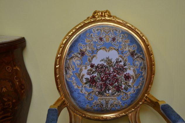 Coppia di poltrone dorate con braccioli stile Luigi XVI - Foto 6