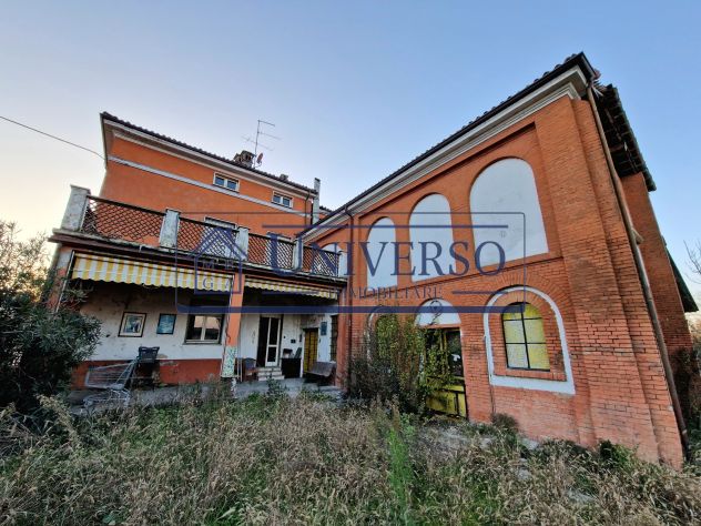 CASA INDIPENDENTE SU QUATTRO LIVELLI CON GIARDINO E RIMESSE - Foto 8