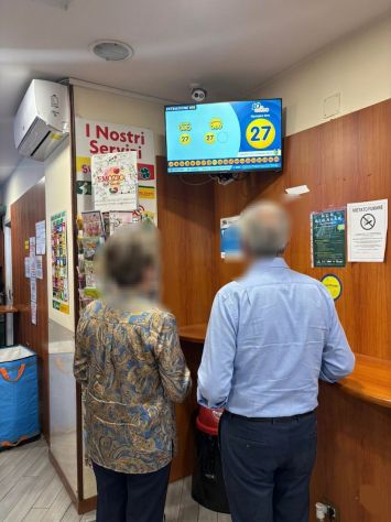 tabaccheria tutti giochi zona salario trieste cedo in vendita - Foto 2