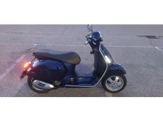 Vespa 300 GTS null