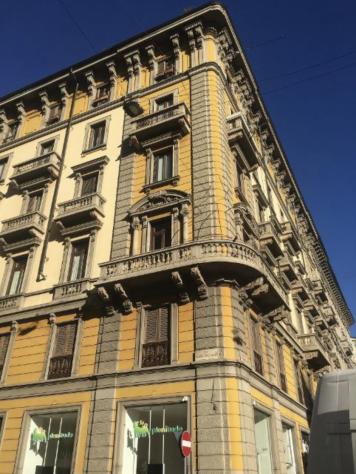 Milano via Panfilo Castaldi, affittiamo al piano secondo con ascensore grande trilocale con terrazzo.L'immobile è composto da ingresso, cucina abitabi - Foto 4