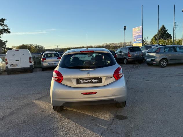 Peugeot 208 1.4 HDi 68 CV 5 porte Allure - Foto 4