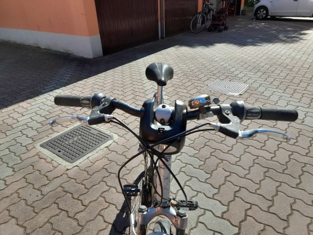 B twin uomo 28 pollici Decathlon alluminio bianco ICE sospensioni cambio - Foto 2