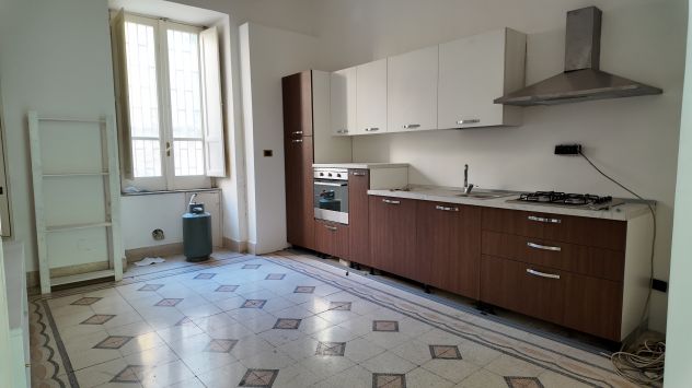PRESTIGIOSO APPARTAMENTO NEL CUORE DI SALERNO - Foto 2