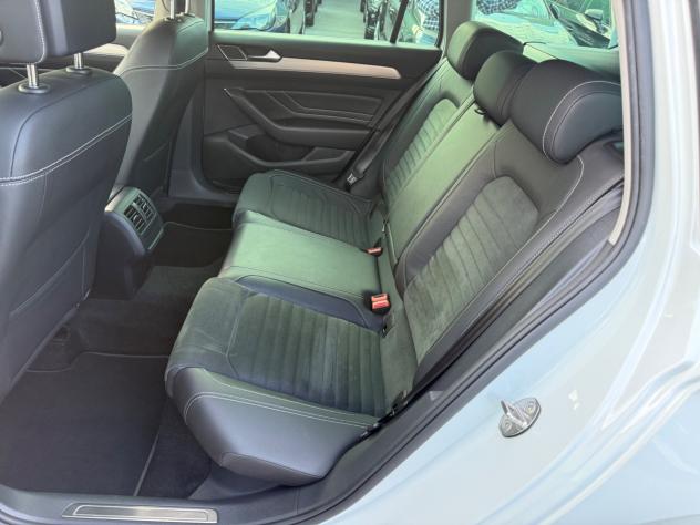 Volkswagen Passat Variant 2.0 TDI SCR 200 CV DSG Executive - Foto 10