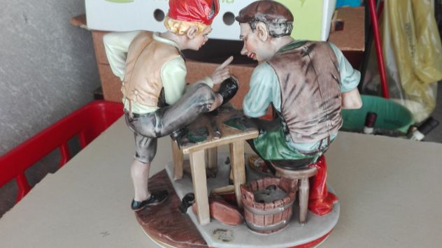 porcellana gruppo " Lavoranti vecchi mestieri" - Foto 4
