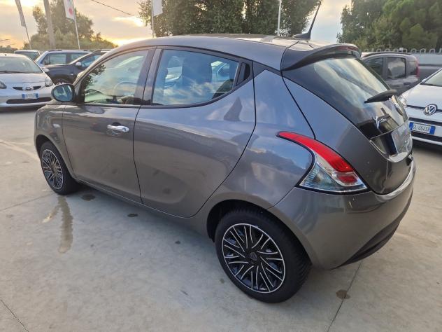 Lancia Ypsilon 1.0 FireFly 70cv Hybrid Gold Plus - Foto 4