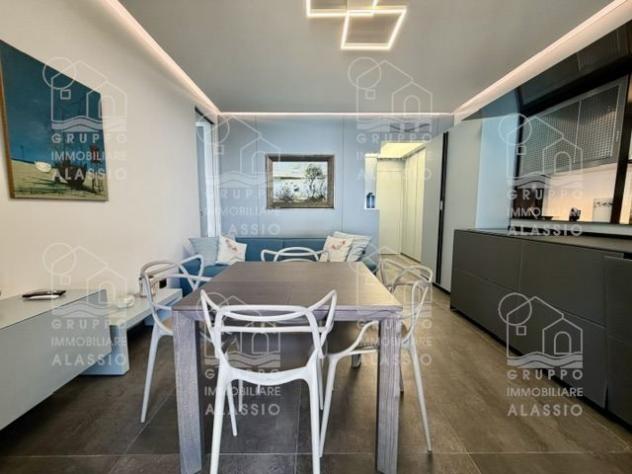 LAIGUEGLIA: SPLENDIDA SOLUZIONE FRONTE MARE CON BOX AUTO - Foto 4