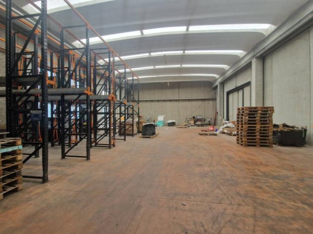 Immobile di 2950 m² con più di 5 locali in affitto a Inveruno - Foto 7