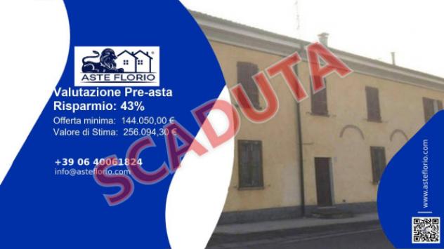 Immobile in asta di 276 m² con più di 5 locali e box auto in vendita a Crema