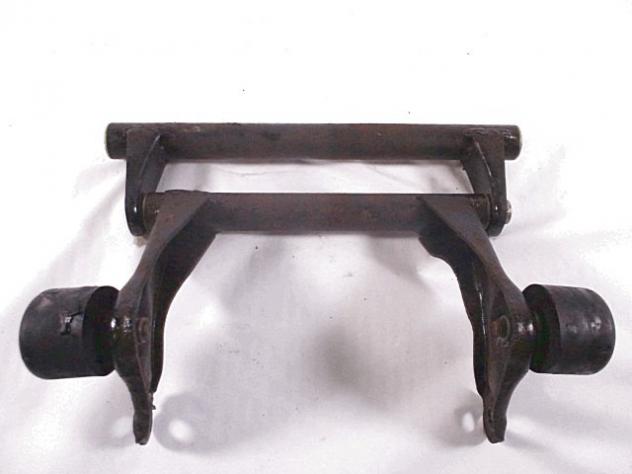 SUPPORTO MOTORE APRILIA LEONARDO 150 (1997 - 2002)AP8135850 CON DIFETTO - Foto 2