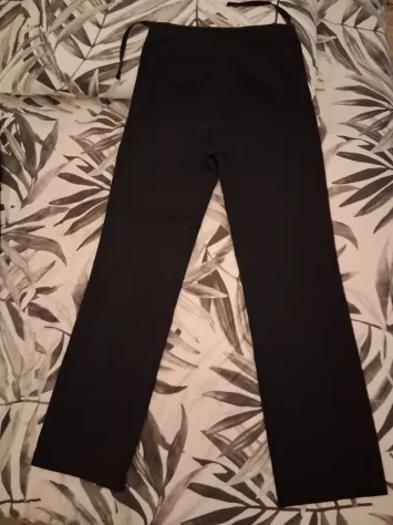 2 paia Pantaloni Donna Basic neri, elasticizzati, uno lungo e uno Pinocchietto - Foto 3