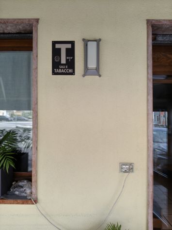 Cedesi licenza tabacchi