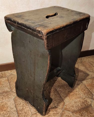 Sgabello di fine 800.