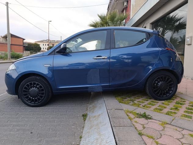 Lancia Ypsilon 1.0 FireFly 5 porte S&S Hybrid Silver - Foto 7