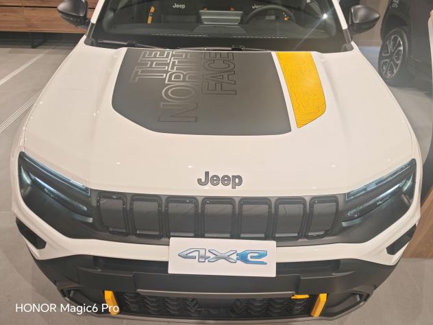 Jeep Avenger 4xe Hybrid 1.2 MHEV 4xe The North Face - Foto 3