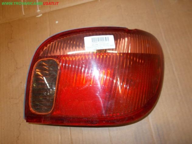 FANALE POST.D. 03  TOYOTA YARIS (XP10) 3 porte / 5 porte  Parti elettriche  Fanaleria  Fanali  Fanale post. sx. TOYOTA - YARIS - 01-03-2003 - 01-12-20