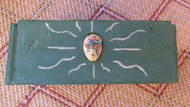 N° 3 CONTENITORI IN LEGNO CON MASCHERA IN GESSO DIPINTA E BRILLANTINO - - Foto 2