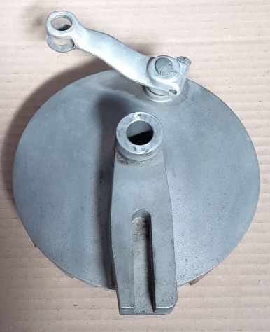 PIATTO PORTA CEPPI FRENO POSTERIORE ORIGINALE USATO per BENELLI E MOTO GUZZI 125