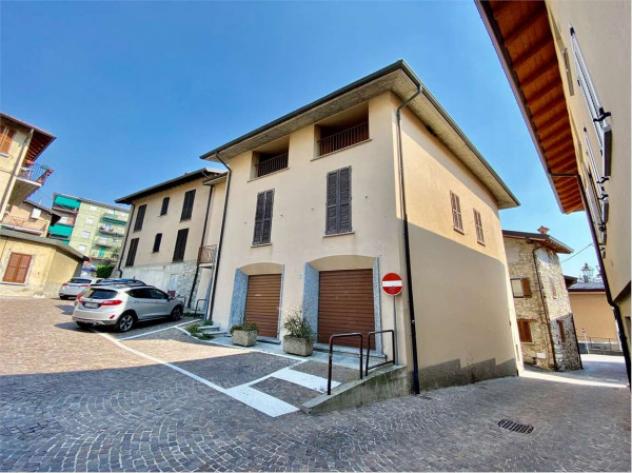 Palazzo / Stabile di 450 m² con più di 5 locali in vendita a Galbiate