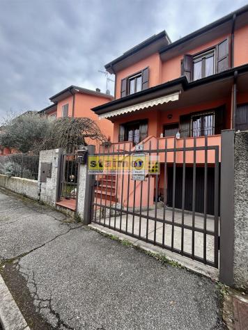 Villa a schiera di testa con impianto fotovoltaico - Foto 2