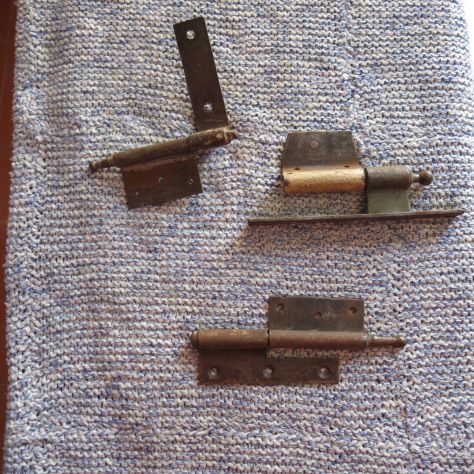 N° 3 VECCHIE CERNIERE IN FERRO PER PORTE IN LEGNO O MOBILI VARI - - Foto 2